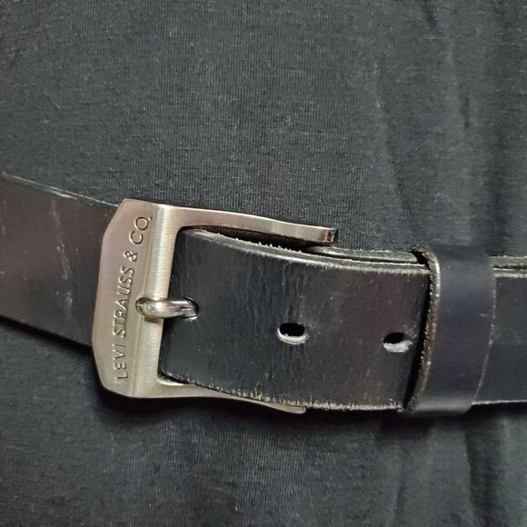 Levi's Genuine Leather Black Belt - Picture 2 of 5
